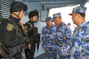 海軍派特戰(zhàn)隊(duì)員為中國漁船護(hù)航