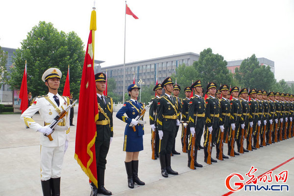 三軍儀仗隊女兵中隊里究竟什么樣？