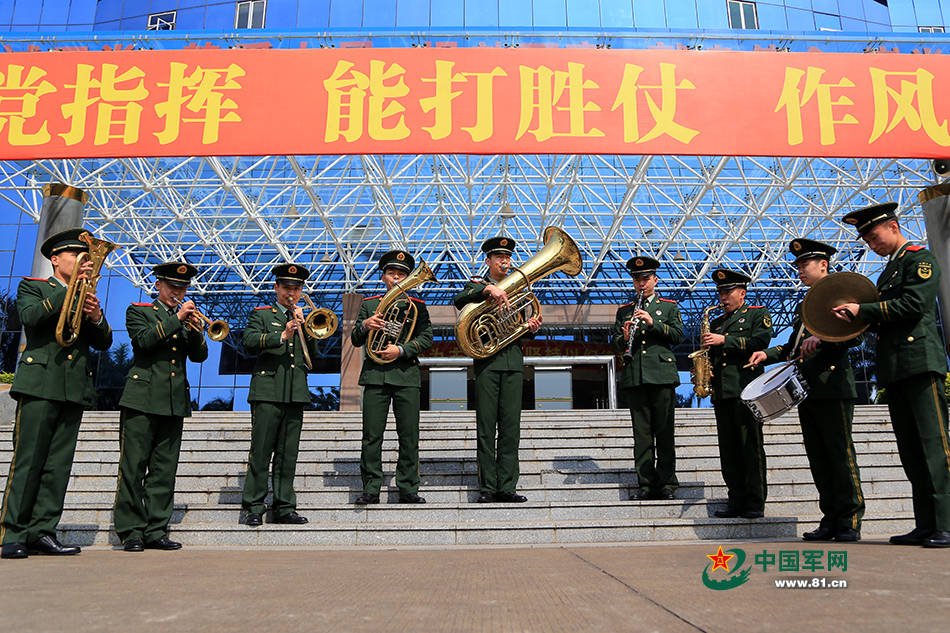 從門外漢到“常青樹”這支軍樂隊咋做到的