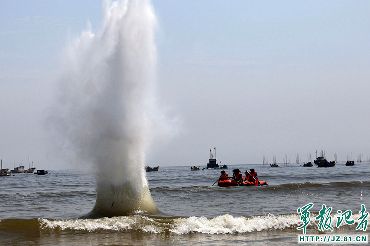 浙江武警總隊(duì)：百名特戰(zhàn)精英上演怒海爭(zhēng)鋒