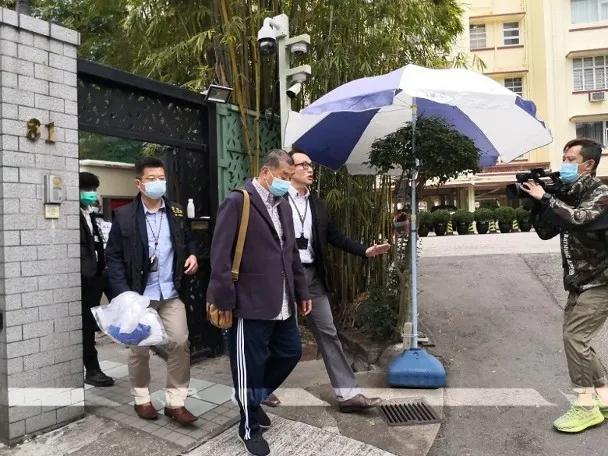 剛剛，黎智英被拘捕